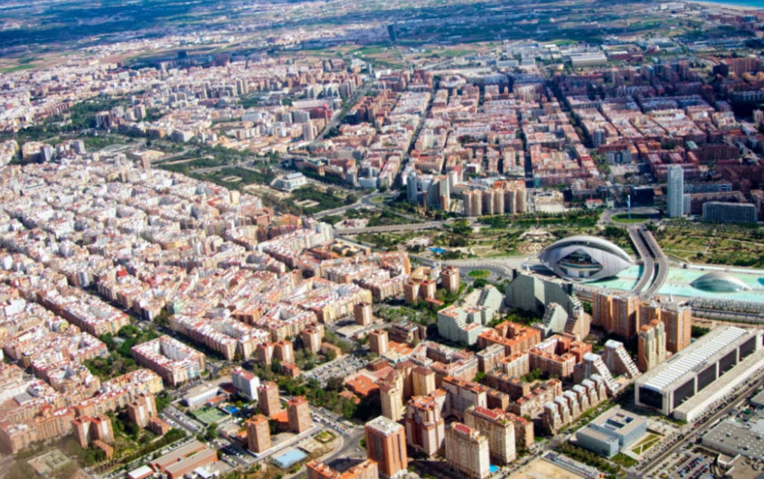 Las compraventas y el precio de la vivienda se disparan en las áreas metropolitanas y periféricas de las grandes ciudades.